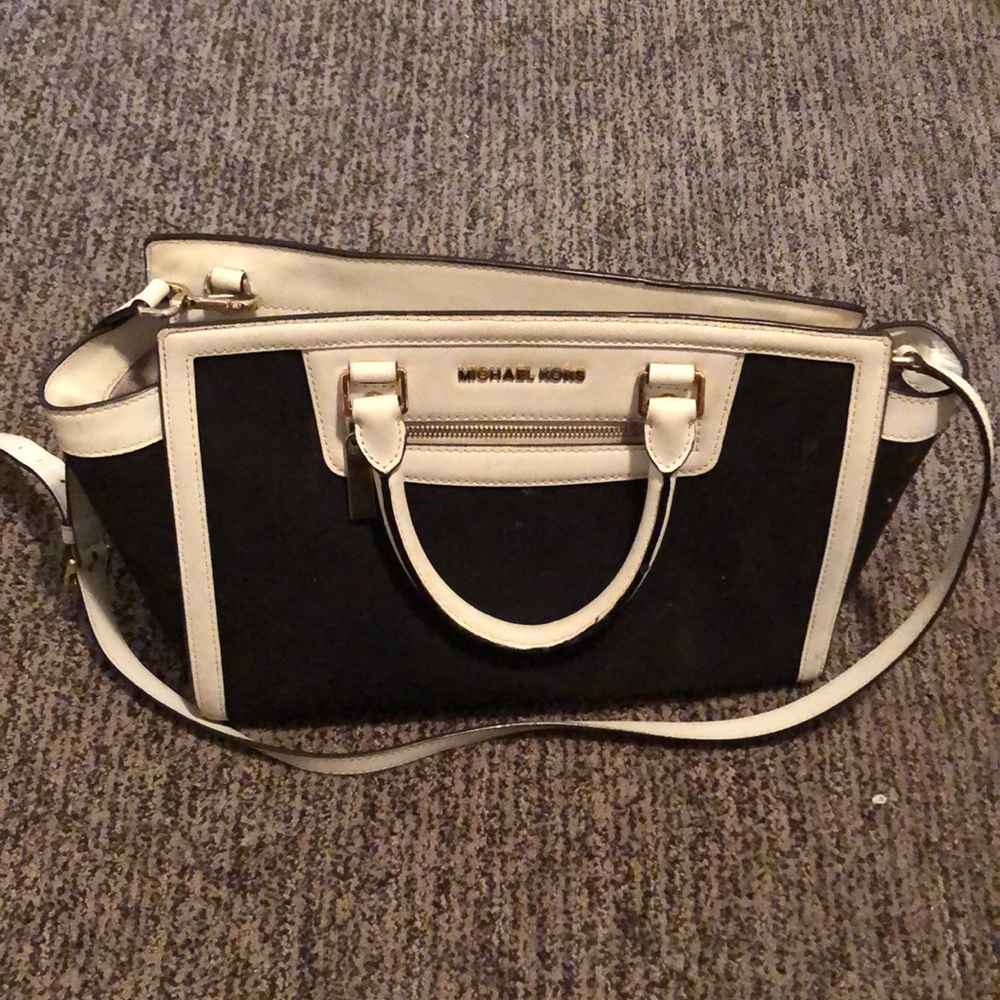 Micheal Kors Purse